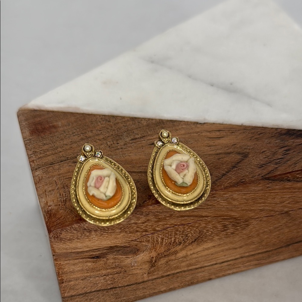 Vintage Estate Gold and Cream Rose Teardrop Clip-on Earrings Lot E24
